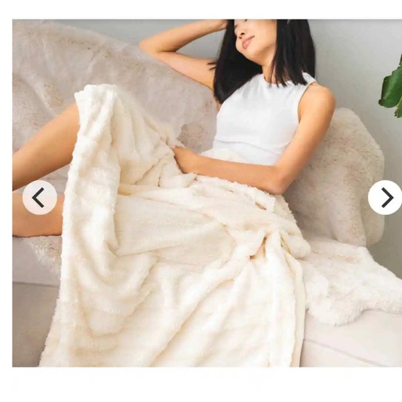 comma Other - Comma Plush 50x60” throw blanket